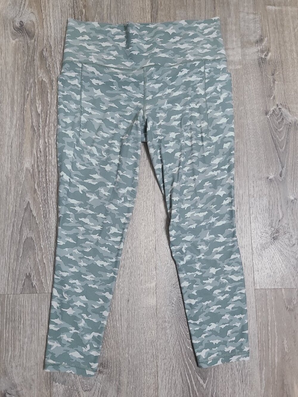 Athleta Salutation Stash Pocket Gray Green Camo Crop Leggings - Size Large L